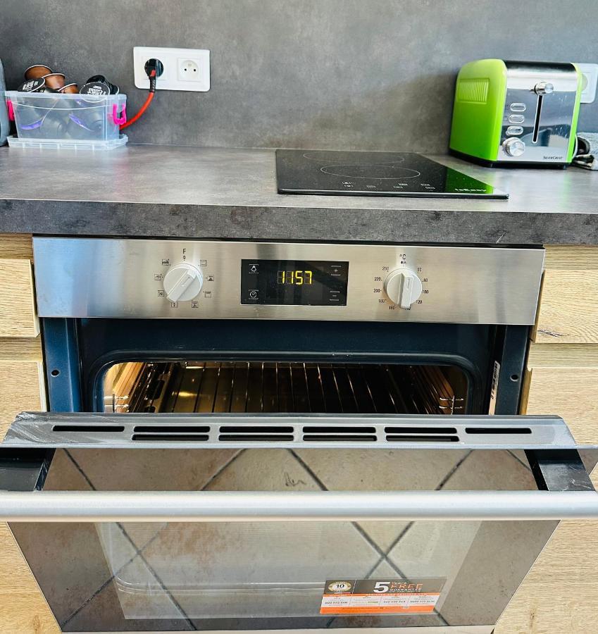 The Nice - 3 Rooms, 3Air Cond, 3Tv, 3Fans, 2 Wc, Wifi Everywhere 5Min Aeroport, Train, Beach, 1Min Tram, 15 Min Centre, Port, Parking Possible Bagian luar foto