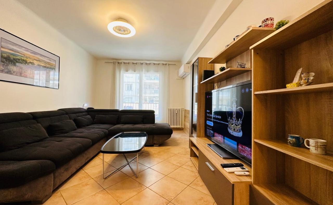 The Nice - 3 Rooms, 3Air Cond, 3Tv, 3Fans, 2 Wc, Wifi Everywhere 5Min Aeroport, Train, Beach, 1Min Tram, 15 Min Centre, Port, Parking Possible Bagian luar foto